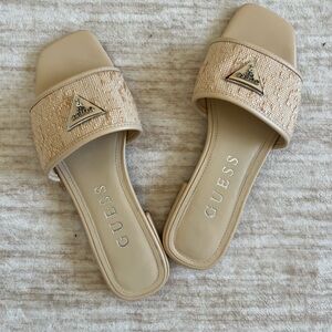 Guess Beige Raffia Slide Sandals with Gold Logo sz 9 pre owned